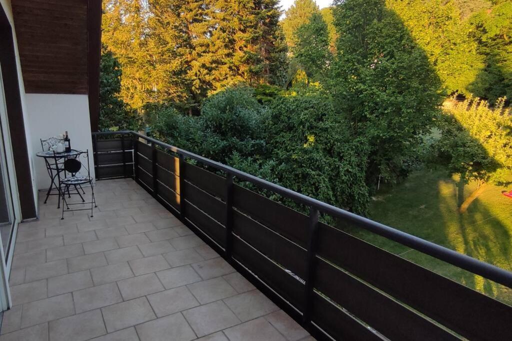 Apartment Am Waldrand Mit Großem Balkon